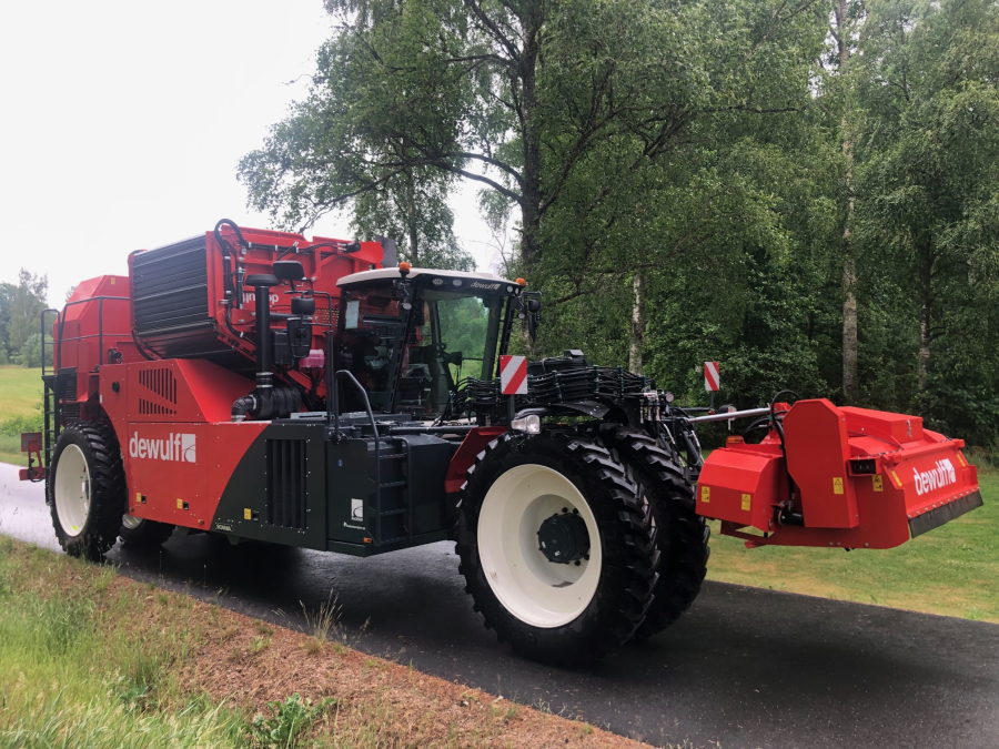 5751 Dewulf RA3060 potato harvester