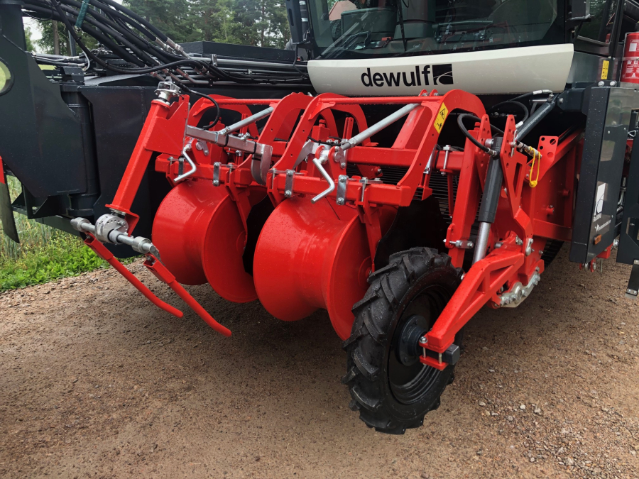 5751 Dewulf RA3060 potato harvester