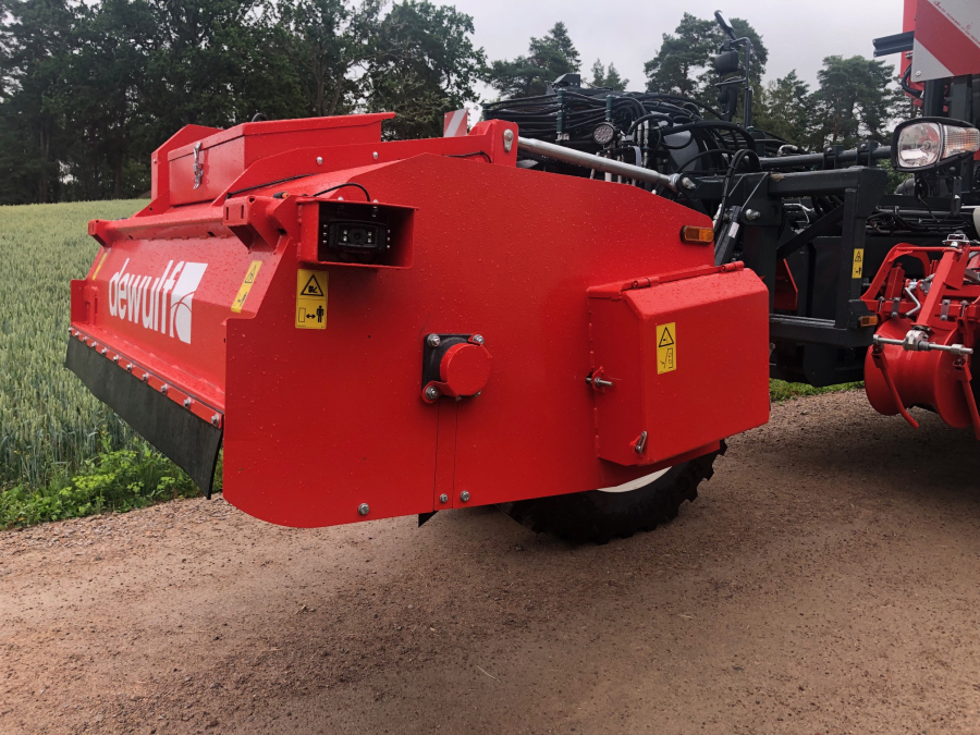 5751 Dewulf RA3060 potato harvester