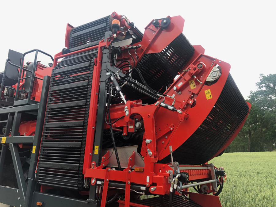 5751 Dewulf RA3060 potato harvester