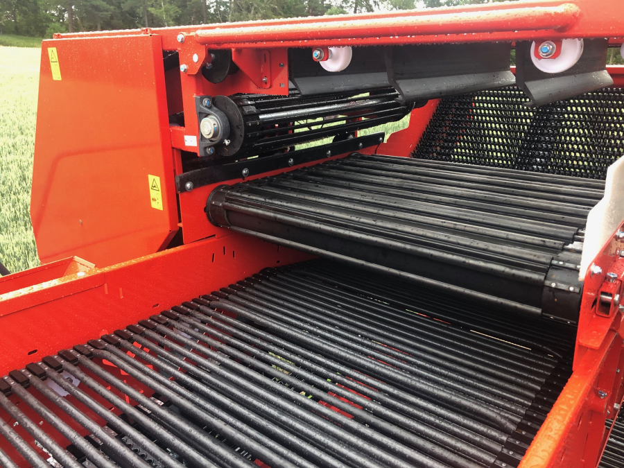 5751 Dewulf RA3060 potato harvester