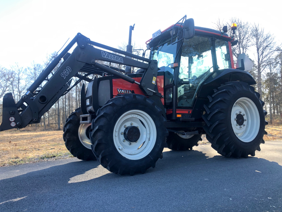 5753 Valtra 600 tractor 4WD with front loader