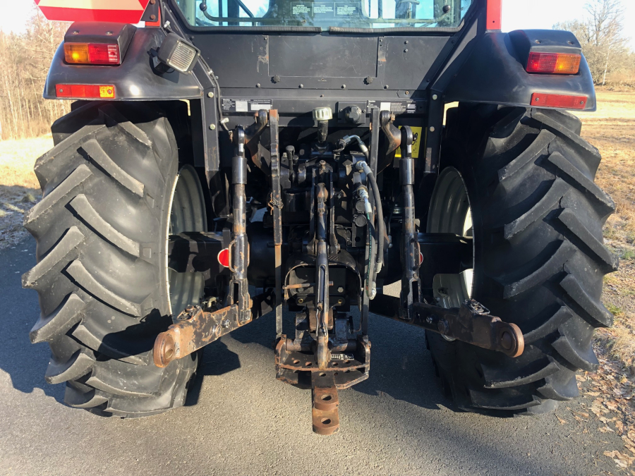 5753 Valtra 600 tractor 4WD with front loader
