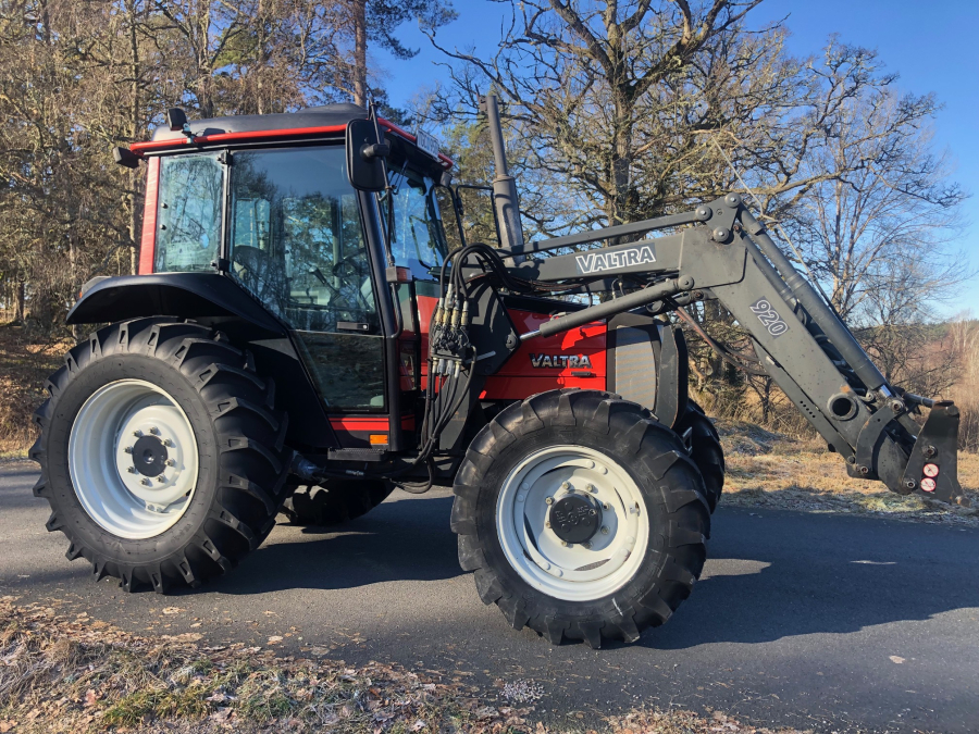 5753 Valtra 600 tractor 4WD with front loader