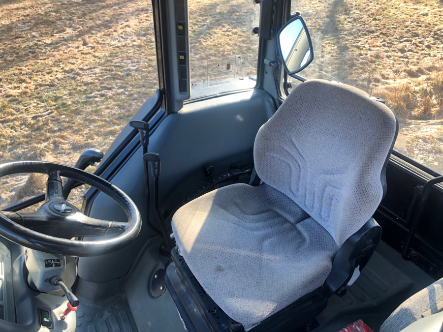 5753 Valtra 600 tractor 4WD with front loader