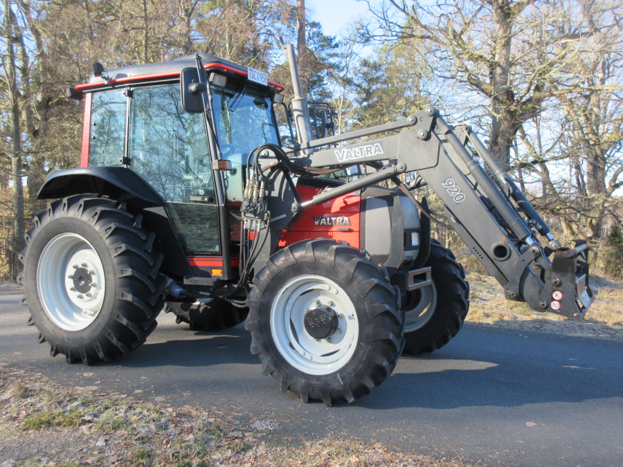 5753 Valtra 600 tractor 4WD with front loader