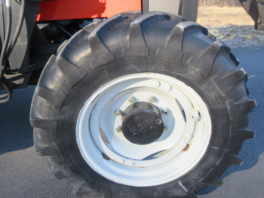 5753 Valtra 600 tractor 4WD with front loader