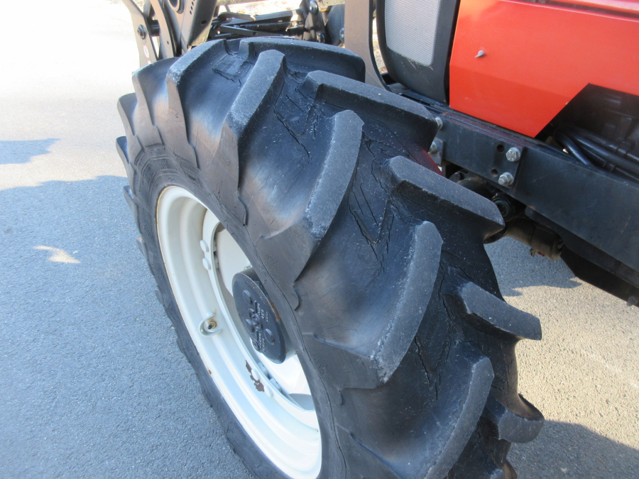 5753 Valtra 600 tractor 4WD with front loader