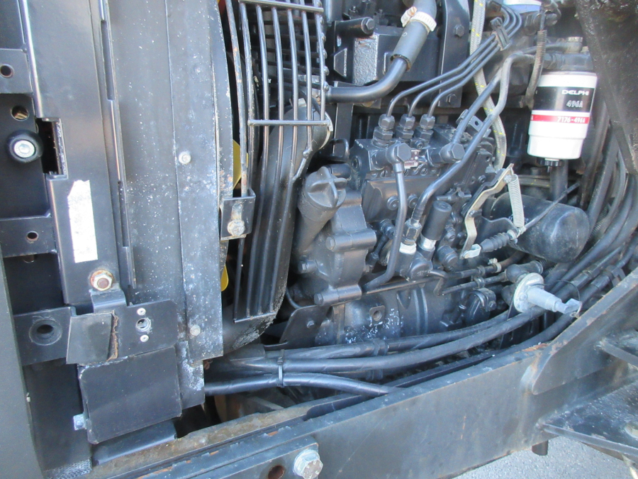 5753 Valtra 600 tractor 4WD with front loader