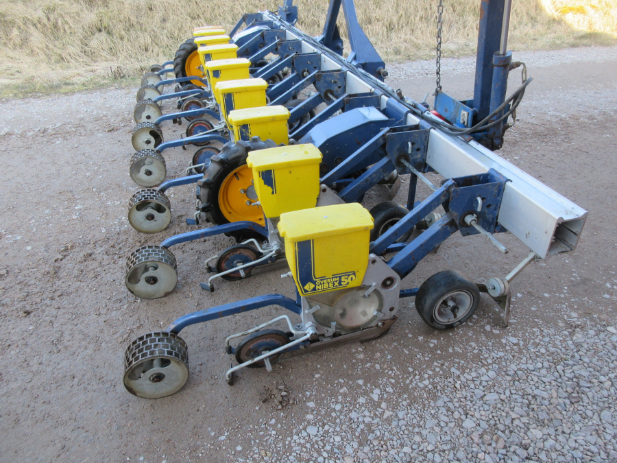5786 Nibex precision seeder 9 Row
