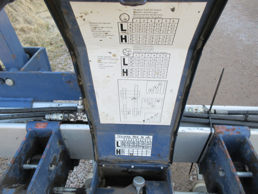 5786 Nibex precision seeder 9 Row