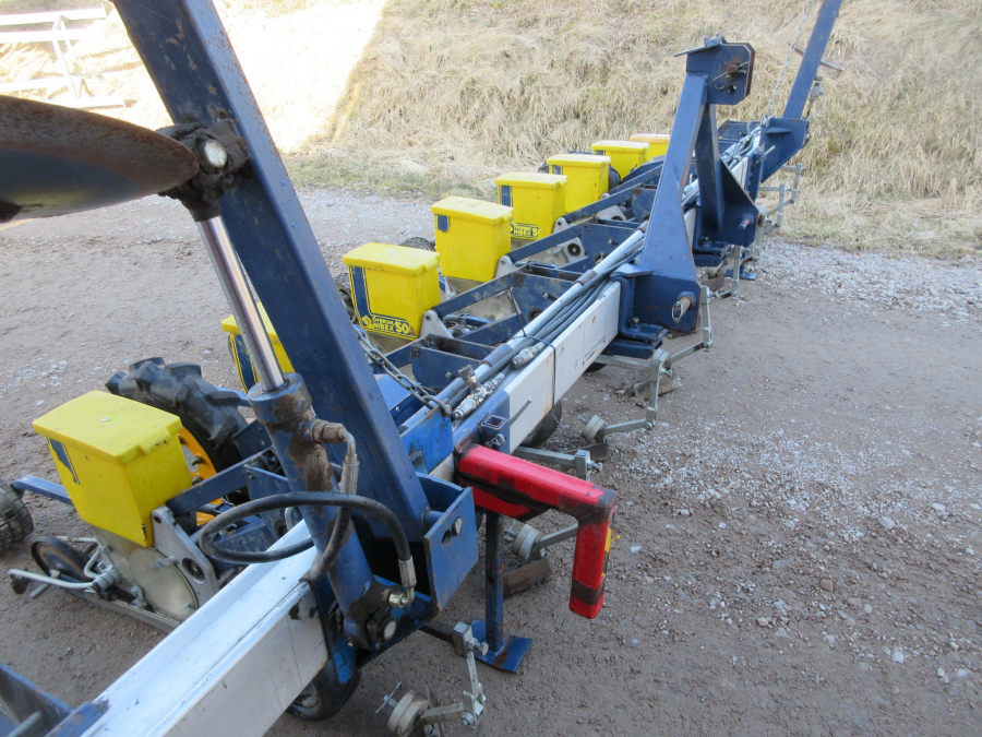 5786 Nibex precision seeder 9 Row