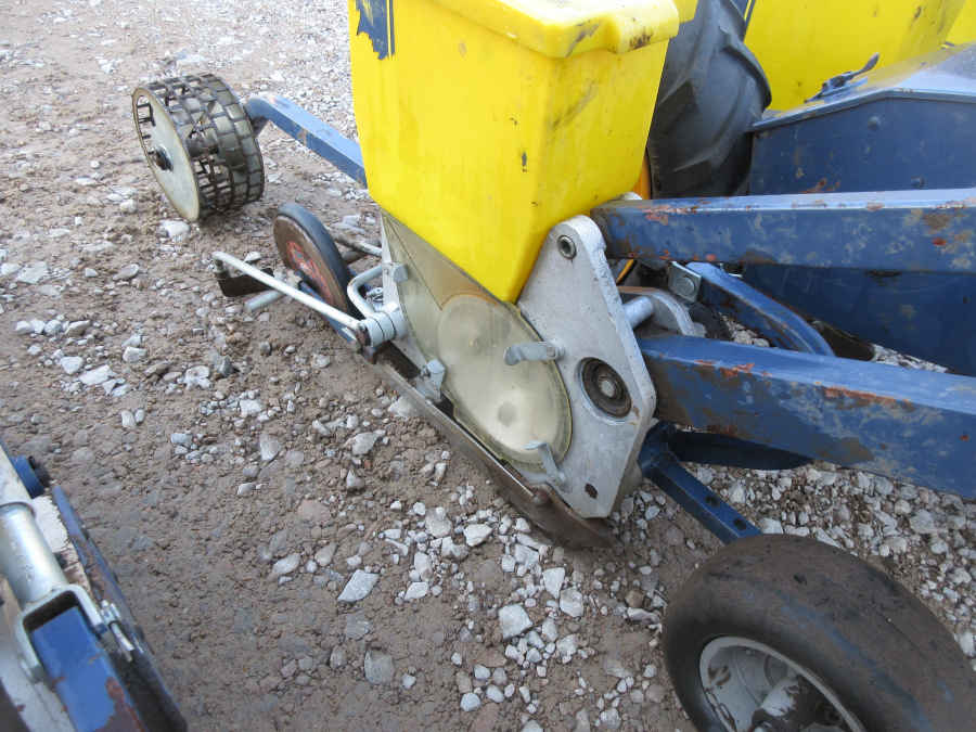 5786 Nibex precision seeder 9 Row