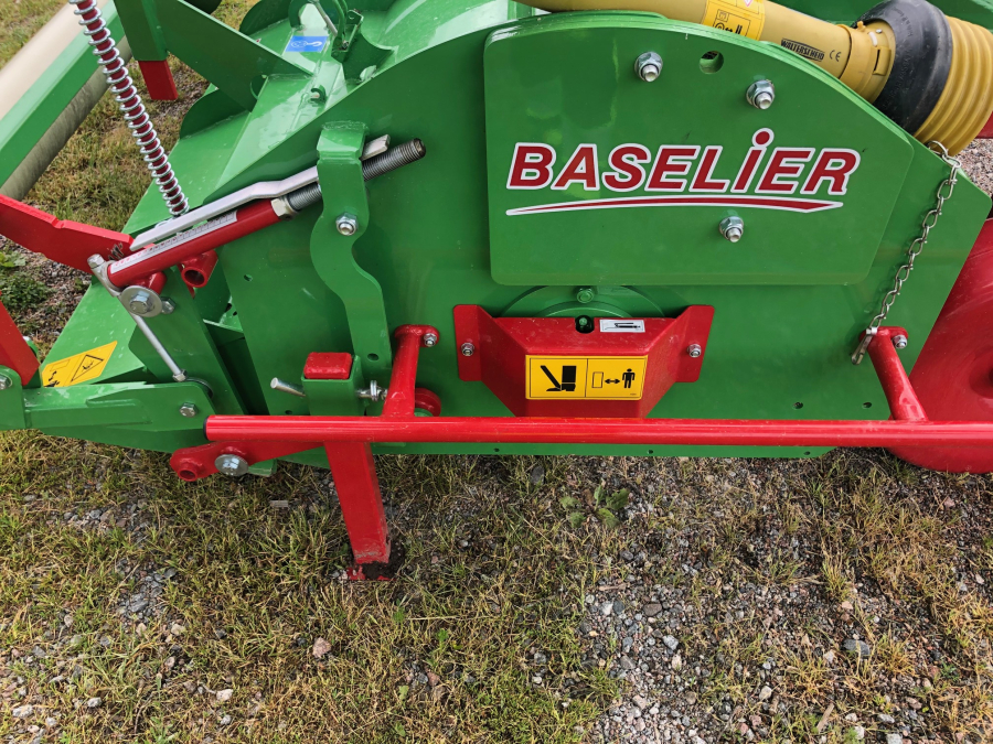 5803 Baselier cultivator with bedformer diabolo roller
