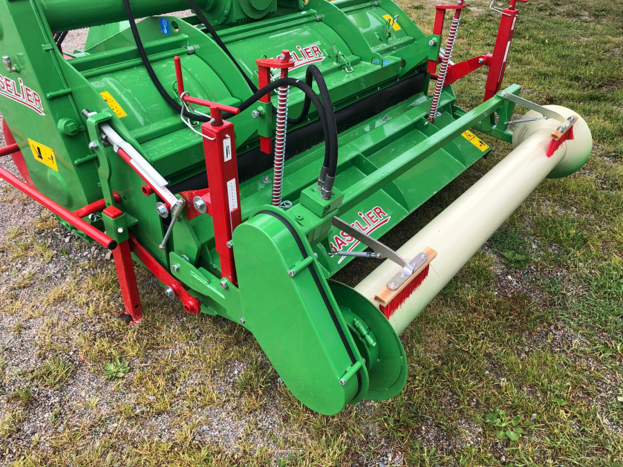5803 Baselier cultivator with bedformer diabolo roller