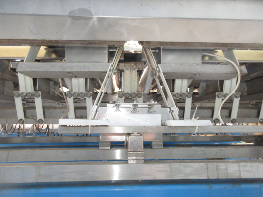 5811 Newtec 2009XB linear weigher