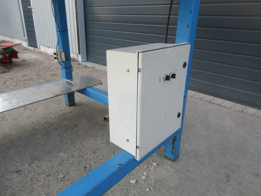 5811 Newtec 2009XB linear weigher