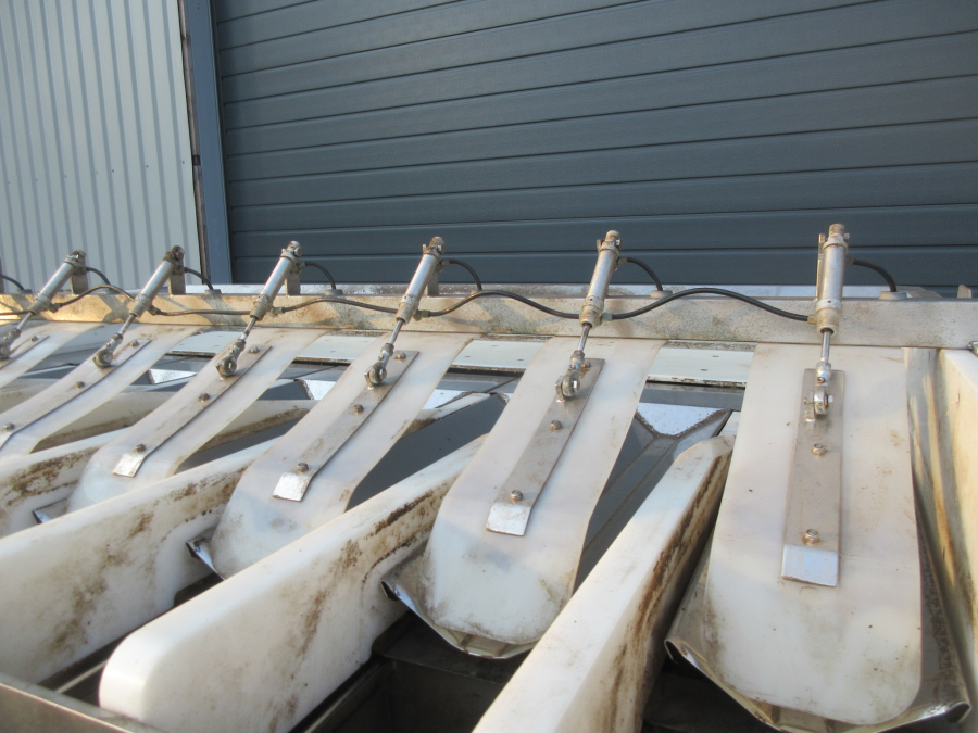 5811 Newtec 2009XB linear weigher