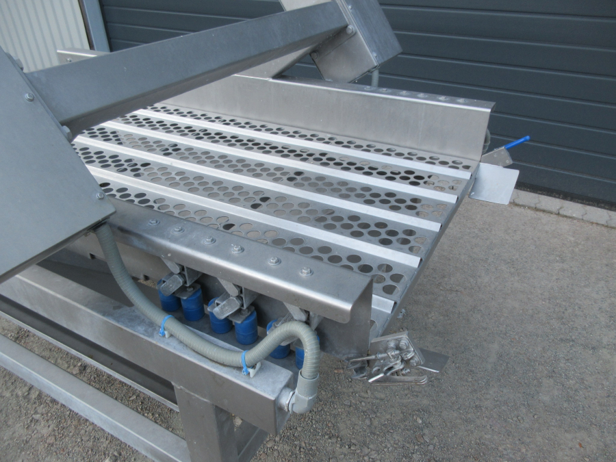 5819 Kronen vibratory feeder table