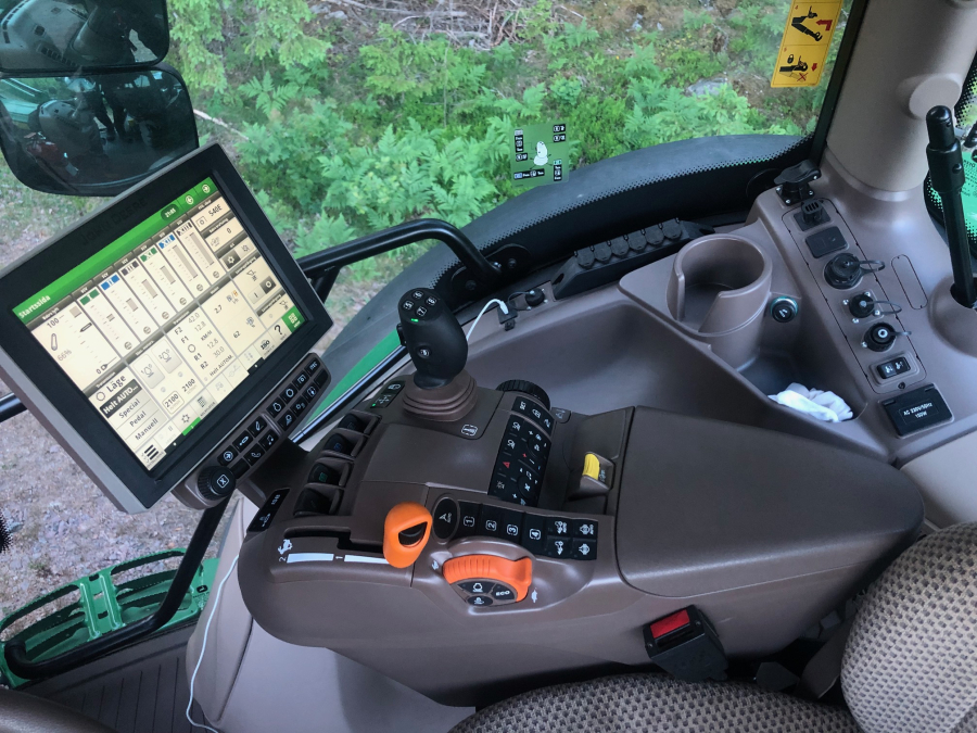 5822 John Deere 6110R traktor 460 hours new condition