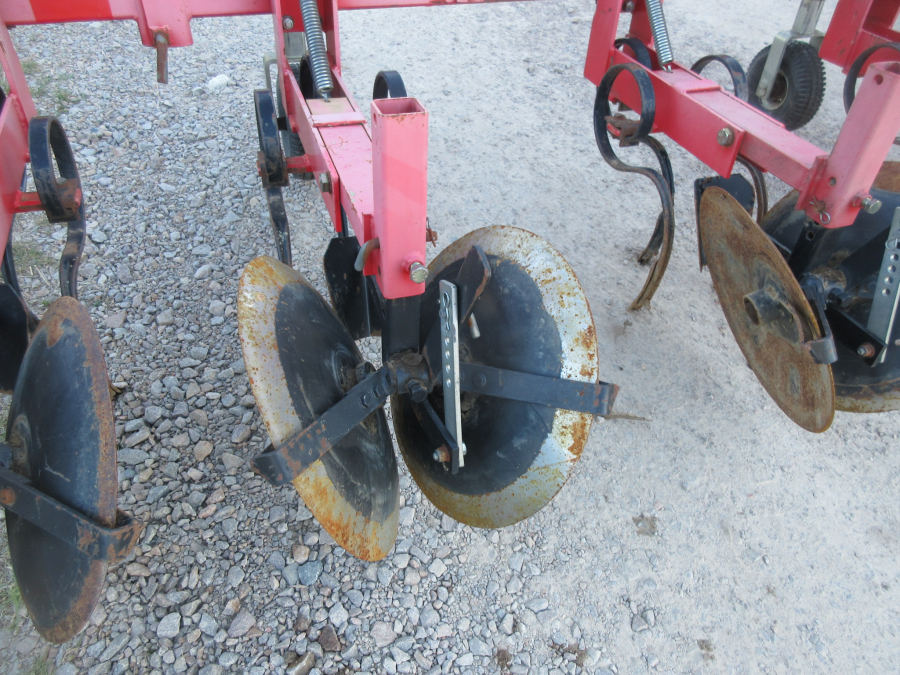5850 Farmatic disc ridger 4 row