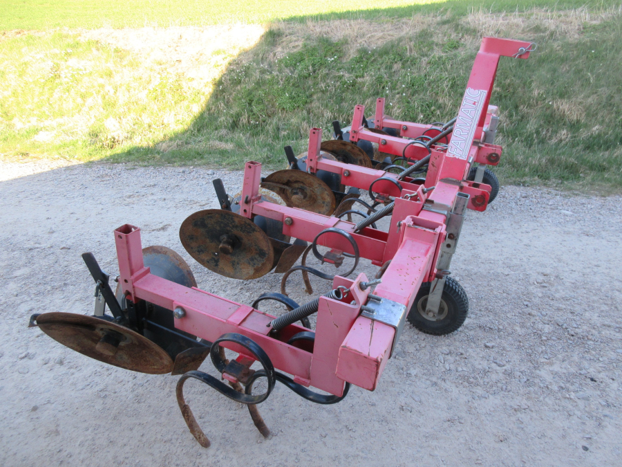 5850 Farmatic disc ridger 4 row