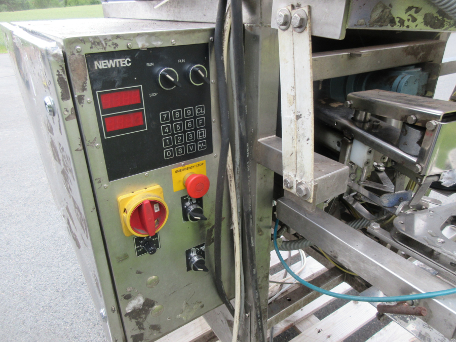 5851 Jasa Newtec vertical packaging line