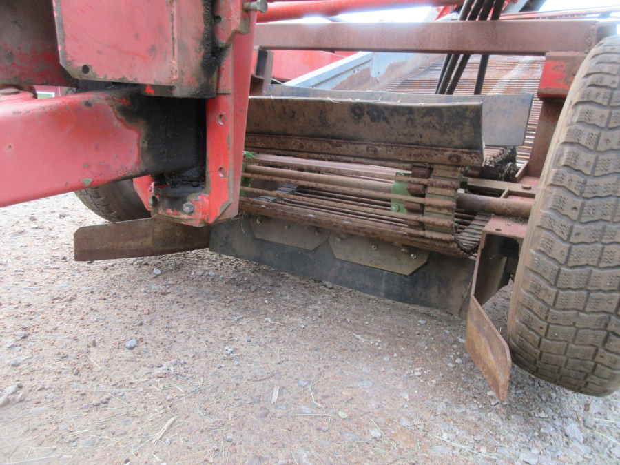 5861 Kverneland underhaug UN2200 onion loader