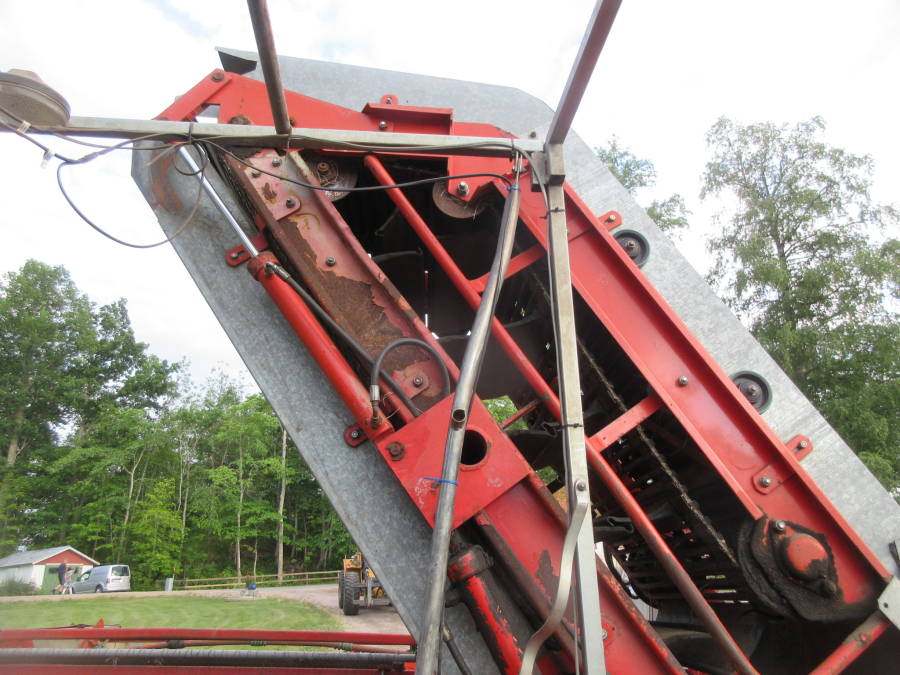 5861 Kverneland underhaug UN2200 onion loader