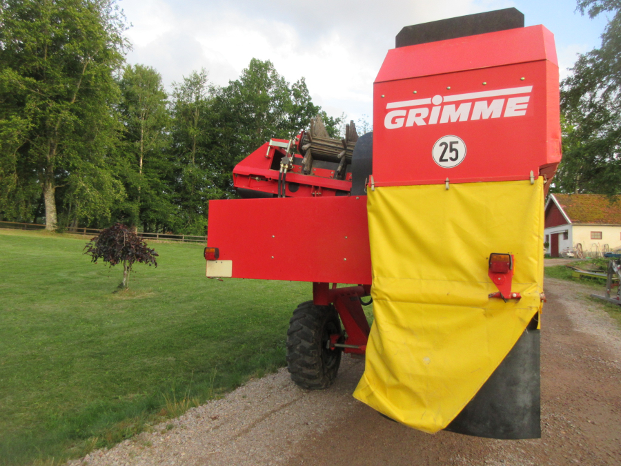 5869 Grimme SE 75-30 potato harvester
