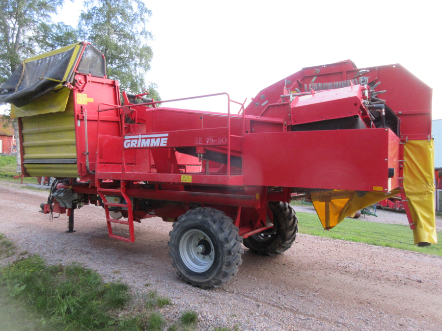 5869 Grimme SE 75-30 potato harvester