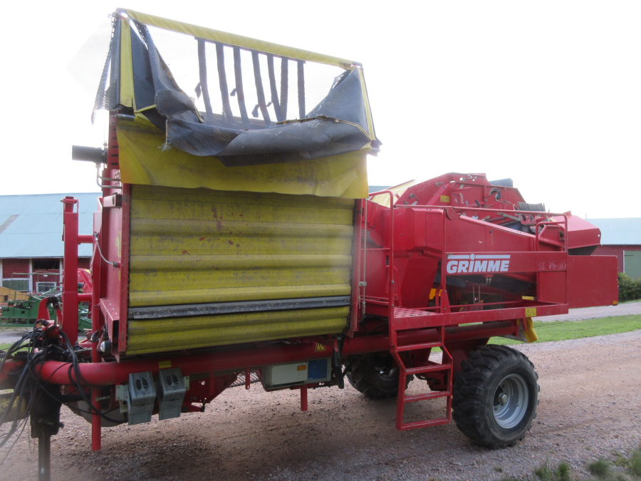 5869 Grimme SE 75-30 potato harvester