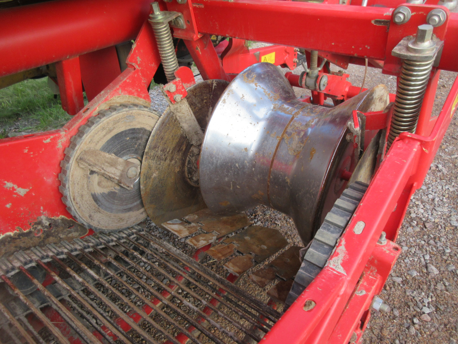 5869 Grimme SE 75-30 potato harvester