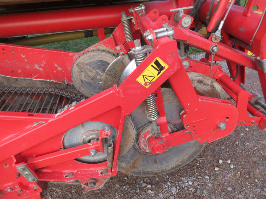 5869 Grimme SE 75-30 potato harvester