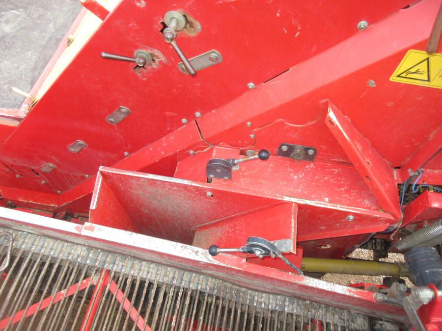 5869 Grimme SE 75-30 potato harvester