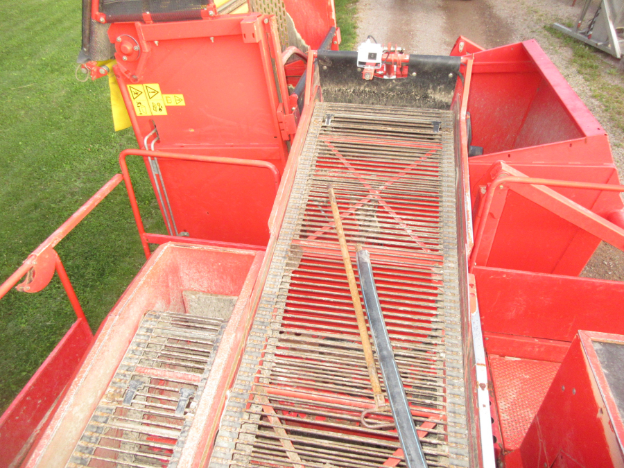 5869 Grimme SE 75-30 potato harvester