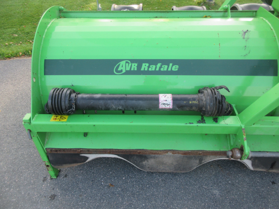 5877 AVR Rafale haulm topper with low press tires