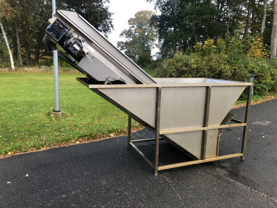 5892 Ekko feeding bunker wet dosing hopper