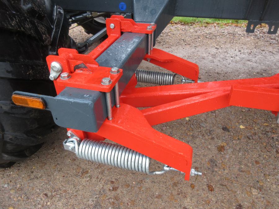 5896 Dewulf GBC carrot harvester with bunker