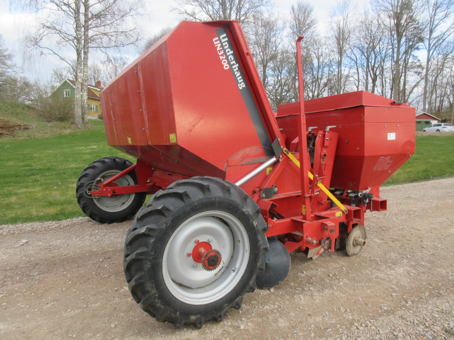 5943 Kverneland Underhaug UN3200 potato planter