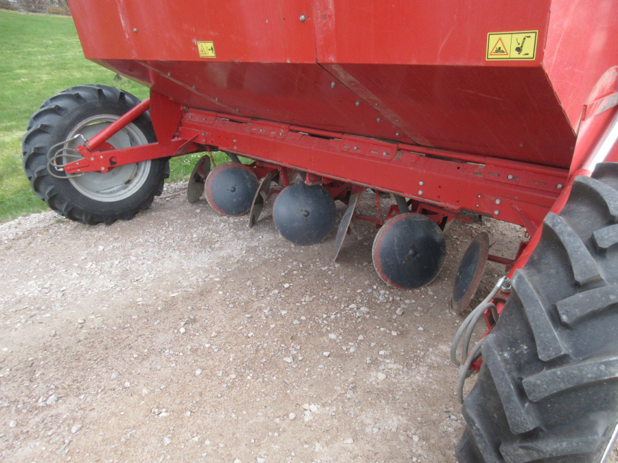 5943 Kverneland Underhaug UN3200 potato planter