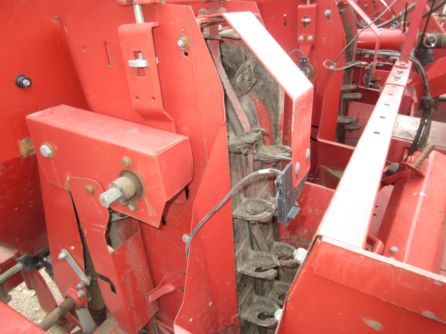 5943 Kverneland Underhaug UN3200 potato planter