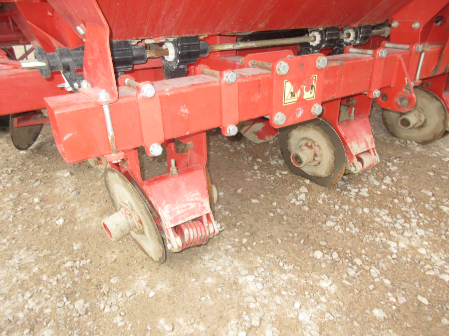 5943 Kverneland Underhaug UN3200 potato planter