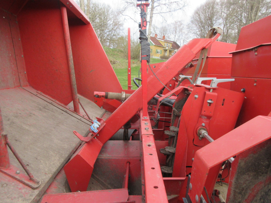 5943 Kverneland Underhaug UN3200 potato planter