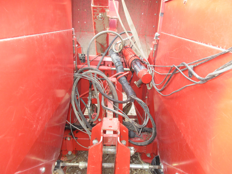 5943 Kverneland Underhaug UN3200 potato planter