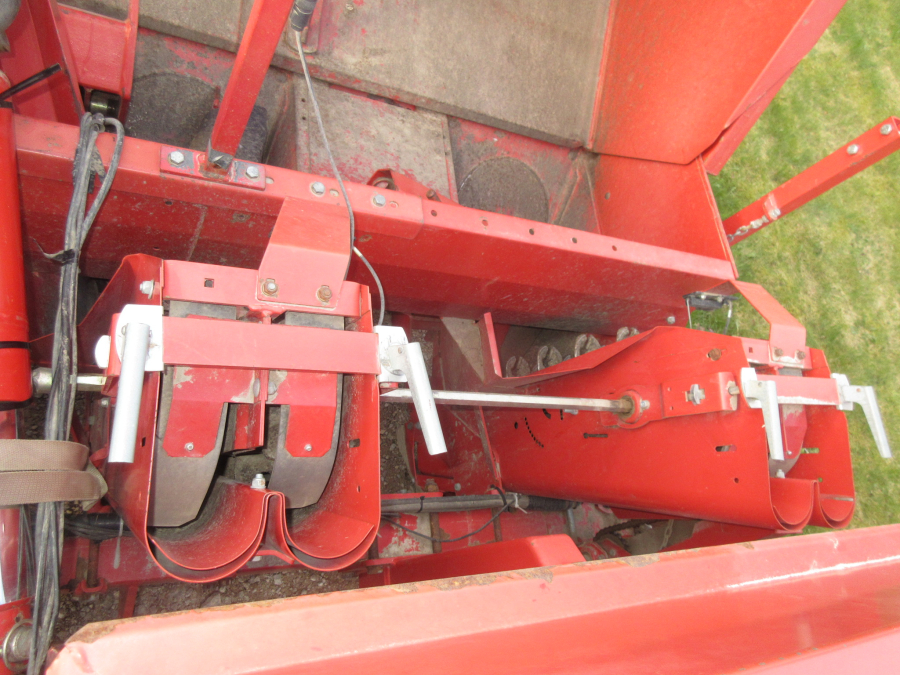 5943 Kverneland Underhaug UN3200 potato planter