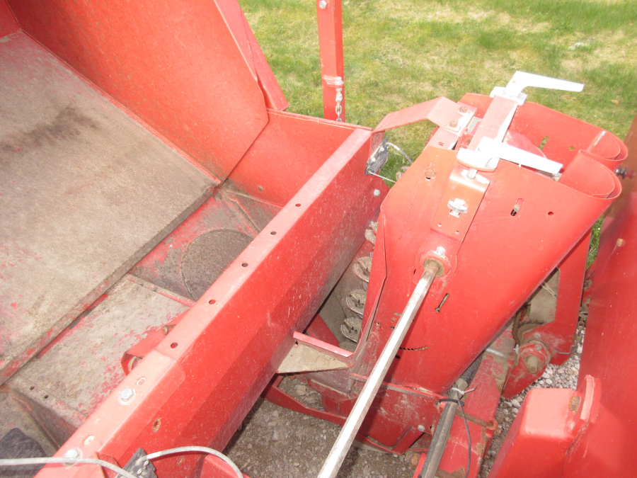 5943 Kverneland Underhaug UN3200 potato planter