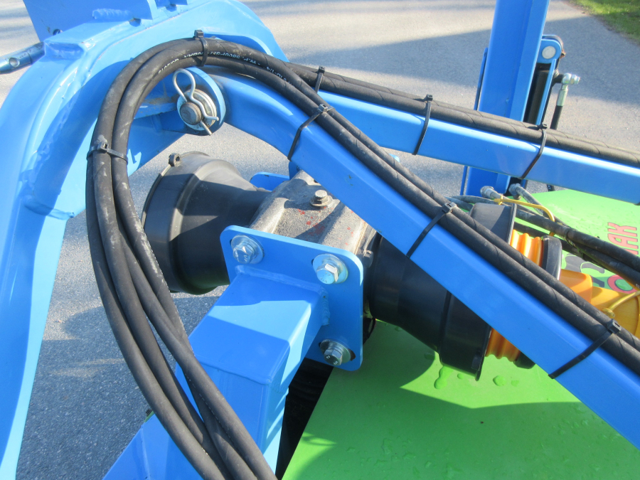 5960 Krukowiak onion windrower and topper