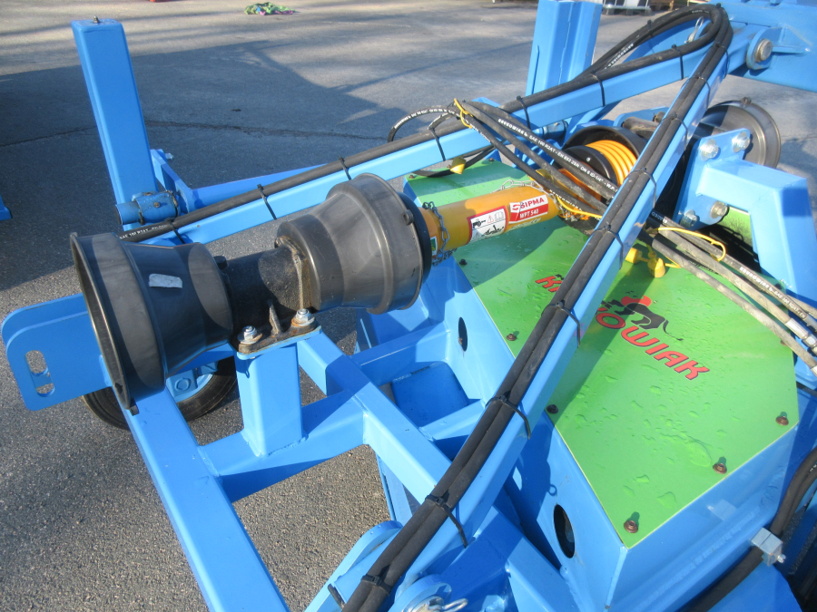 5960 Krukowiak onion windrower and topper