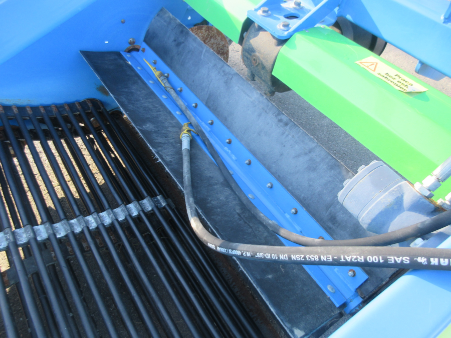 5960 Krukowiak onion windrower and topper